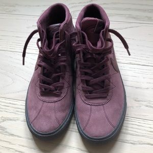 Nike Women’s Sneakers Size 9